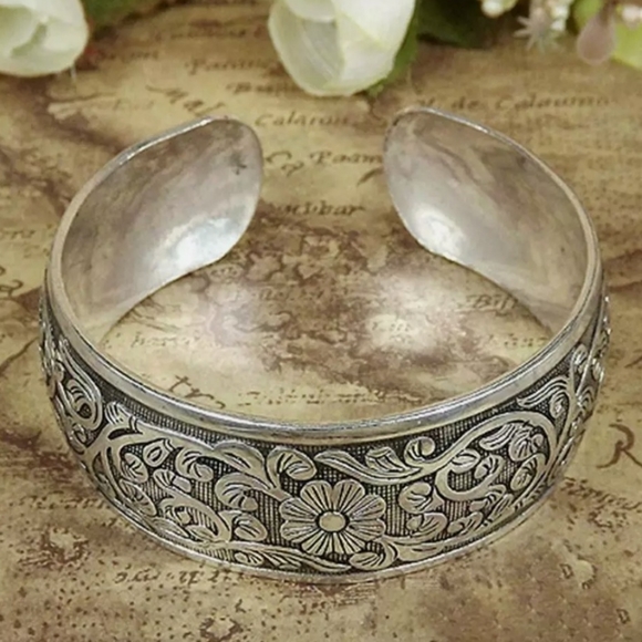 Floral Flower Bangle Cuff Bracelet Adjustable - Picture 2 of 2